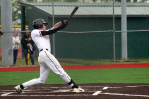McCune's go-ahead single lifts Hawks to win over Buccaneers in playoff opener